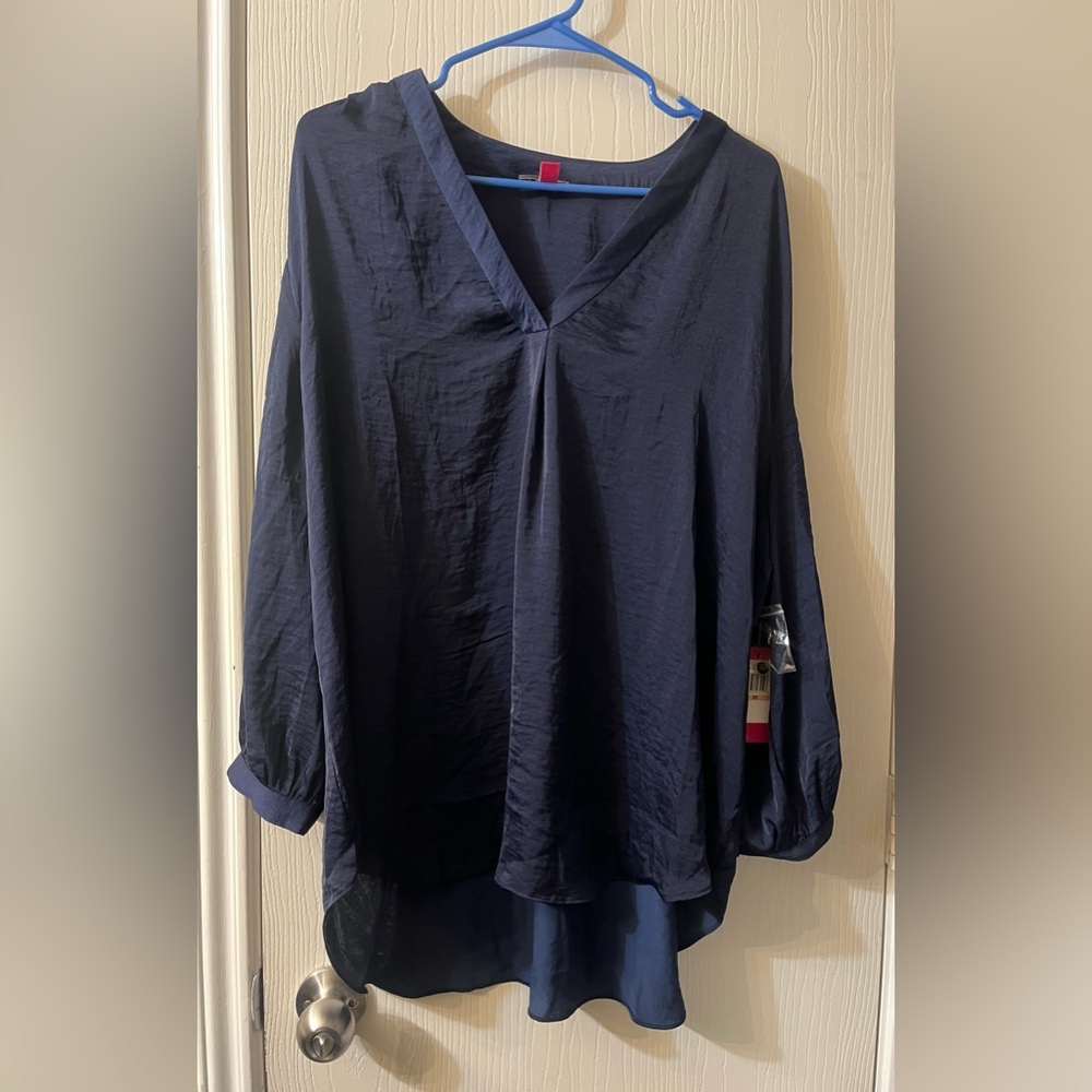 🛍️NWT Vince Camuto 2X Navy V-Neck Blouse
